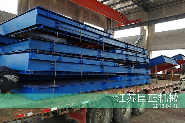 擋板門現場發貨裝車，待發往河北
